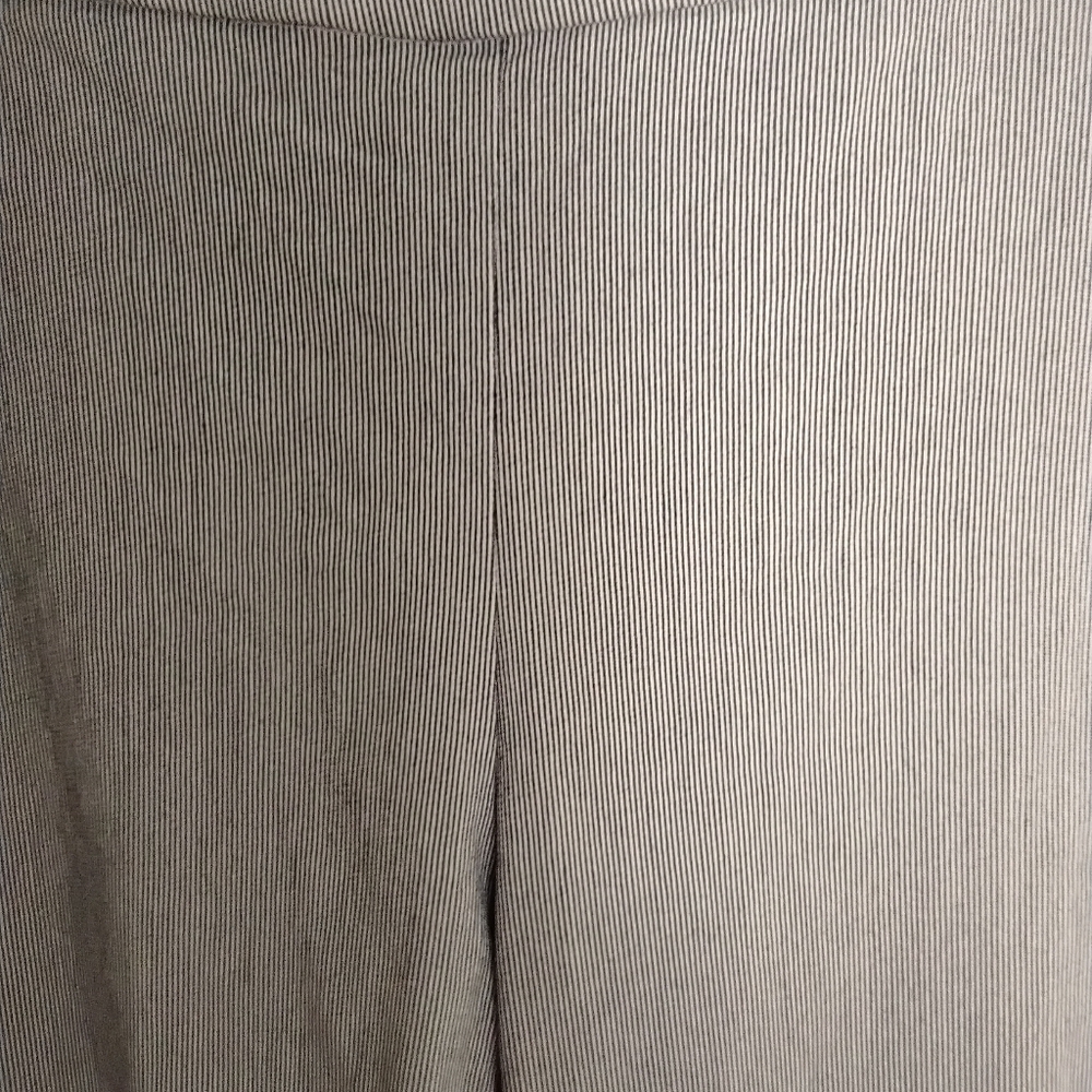 Ellen Tracy Women's M Gray White Pinstripe Pull-on Straight Leg Stretchy Pant - Picture 6 of 6